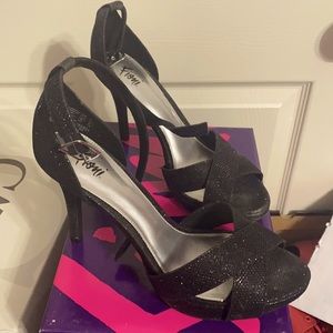 Women’s heels size 9